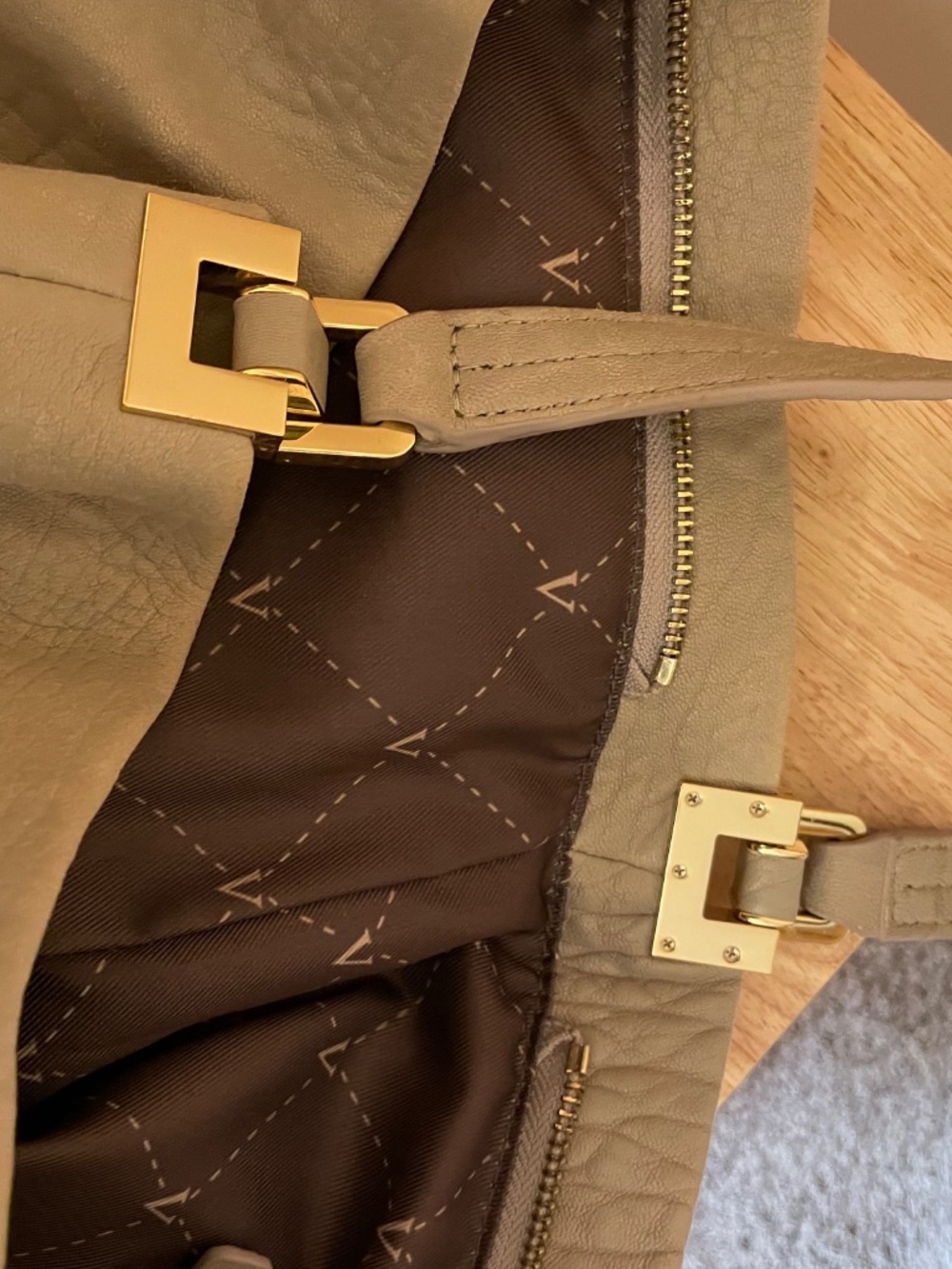 Handbag - Picture 8 of 12